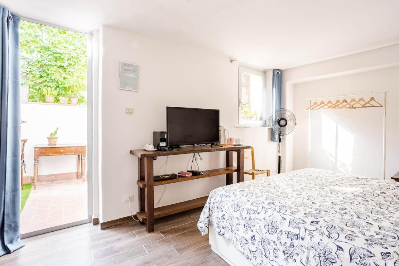 Home Rising Sun - Rooms With Private Bathrooms คาตาเนีย ภายนอก รูปภาพ