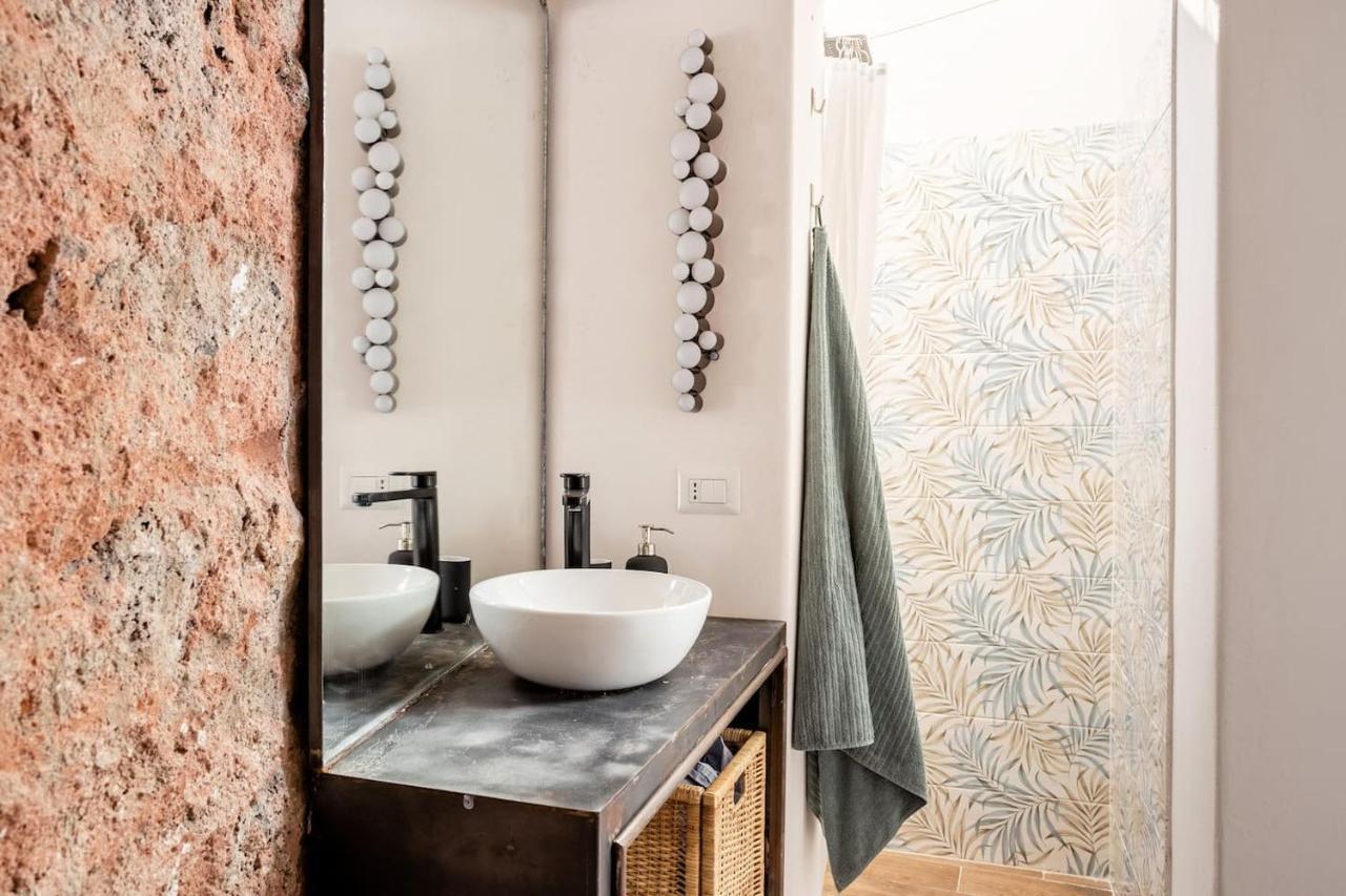 Home Rising Sun - Rooms With Private Bathrooms คาตาเนีย ภายนอก รูปภาพ